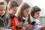 Memilih Gadget Anak